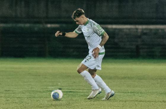 Rodrigo Auzmendi vuelve a anotar con Banfield, pero cae contra Barracas Central por la Superliga argentina