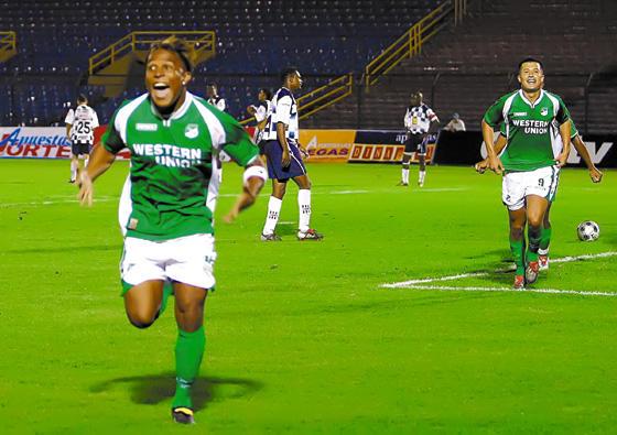 Carlos Pavón tuvo una corta aventura en el fútbol de Colombia con el Deportivo Cali.