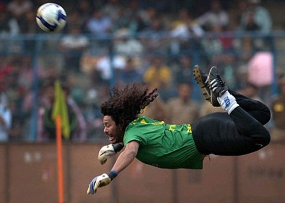 Estos son los grandes porteros que también son goleadores