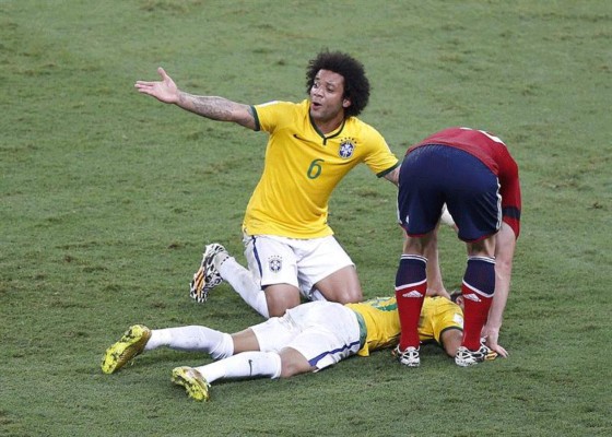 La trágica lesión de Neymar en imágenes.