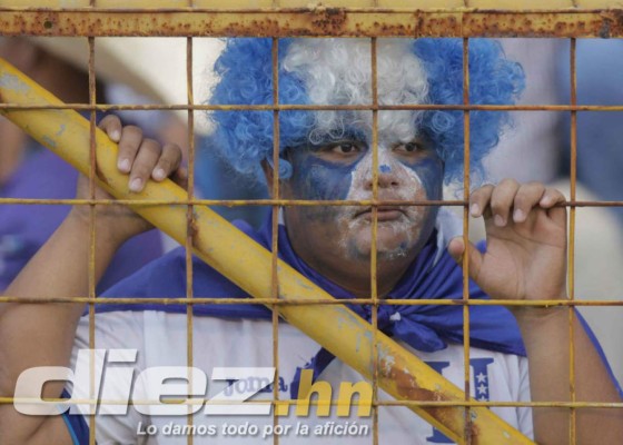 Las caras de sufrimiento y decepción de Honduras en el Olímpico