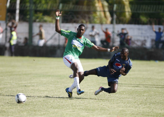 Imágenes del accidentado partido Marathón-Motagua