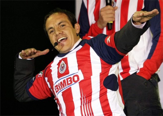 ¡Increíble! Cuando un ídolo se pone la camiseta de otro equipo