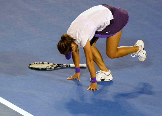 Su majestad Azarenka es la reina de Australia .