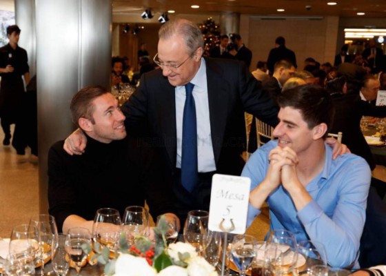 Así fue la cena de Navidad del Real Madrid: El look de Ramos y Florentino Pérez, el más cariñoso