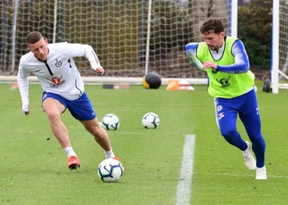 La polémica fiesta de los jugadores del Chelsea con dos mujeres misteriosas