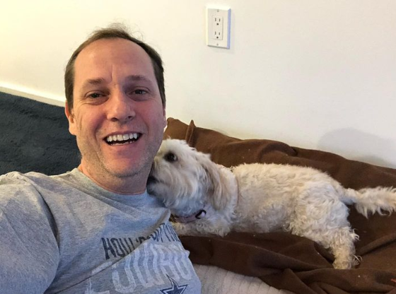 La dura enfermedad que tiene el famoso narrador que se casó con su hermanastra: “A mí me tocó esto...”