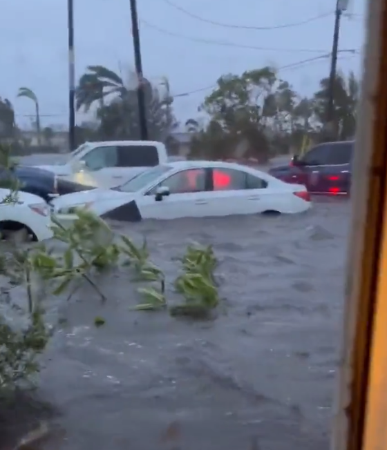 Desastre y dolor en Florida: ciudades quedan devastadas tras el paso del poderoso huracán Ian
