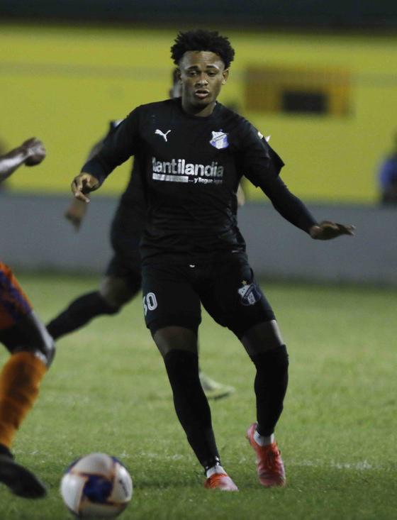 Fichajes: Sacudida en Honduras, Real Sociedad rescinde al DT italiano y Edwin Rodríguez es noticia