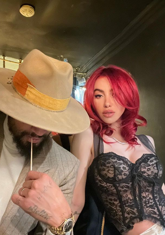 El ex Barcelona que es parte de la “pareja más sexy del mundo”: Sus fotos íntimas y ella es maestra de kung-fu