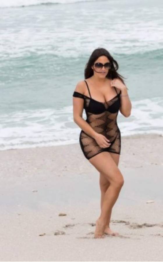 Claudia Romani, la sexy árbitro italiana que 'incendia' las playas de Miami en plena navidad 2019