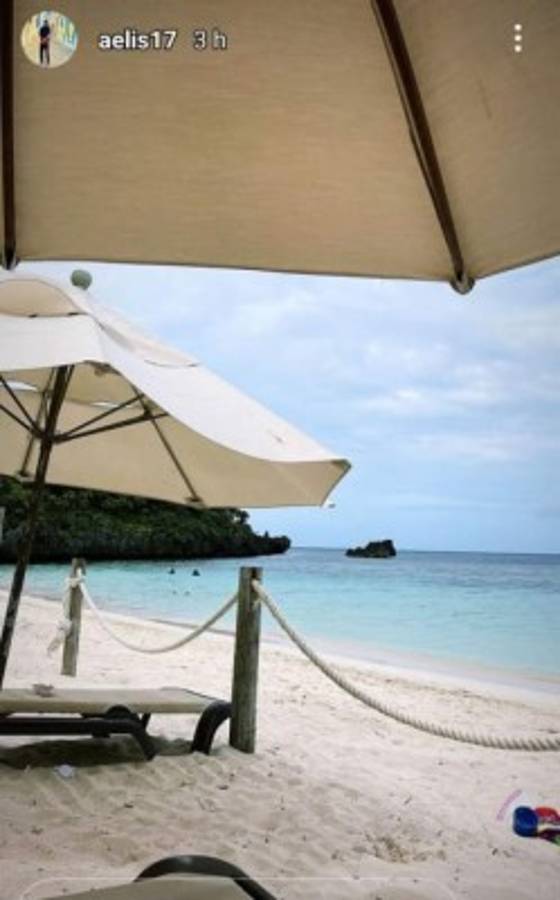 ¡Nadando con delfines! Así disfruta Alberth Elis en Roatán antes de sumarse a la Selección de Honduras