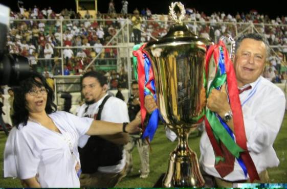 Torneo Clausura 2008-Gran Final- Olimpia vrs MarathÃ³n-Estadio Carlos Miranda. Olimpia CampeÃ³n, Juan De Dios Castillo el cuate Celebrando
