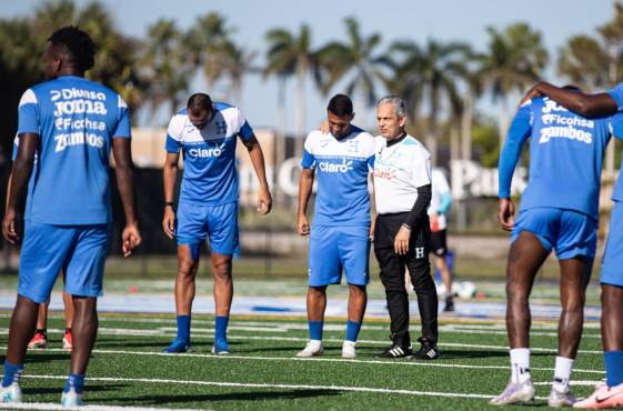 Reinaldo Rueda y la Selección de Honduras saben que es una obligación clasificar a la Copa Oro 2025. Foto: Mauricio Ayala.