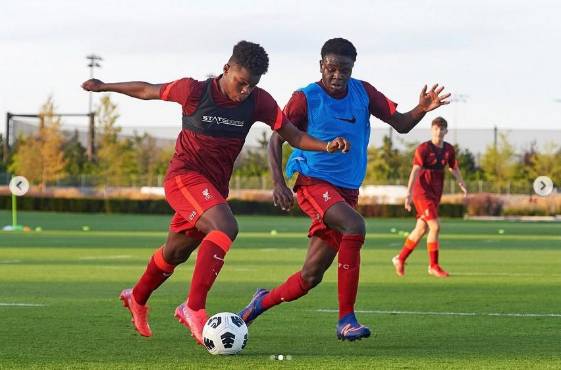 Keyrol Figueroa será titular con el Livepool U-18 en la Premier League y UEFA Youth League.