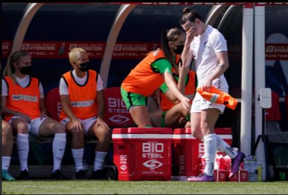 Hito en el fútbol: Meikayla Moore, la jugadora que hizo un hat-trick ante Estados Unidos, pero en su propia meta