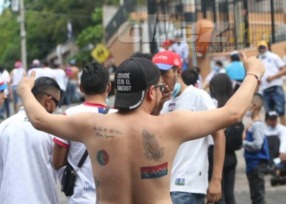 Tarde de locura en el Nacional: baile de Diego Reyes, abrazo de Troglio y las bellezas del repechaje ante Marathón