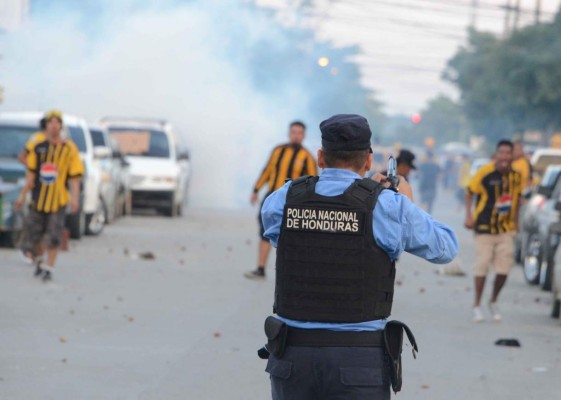Llantos, algarabía, violencia y heridos; lo que no se vio de las semifinales en Honduras
