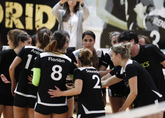 Daniela Ospina, la hermosa esposa de James Rodríguez, debutó en Voleibol en España