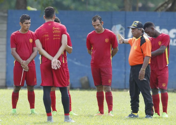 Mario Martínez y Zalazar, descartados para el Clásico contra Olimpia