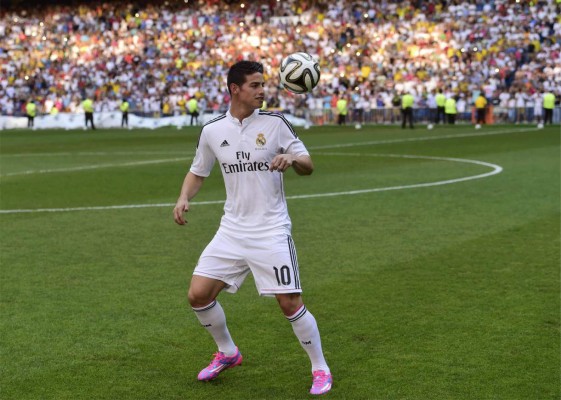 James Rodríguez fue presentado por Real Madrid ante 20 mil aficionados.