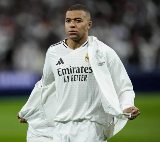 Sorpresa en la Bota de Oro 2025: Salah pierde el liderato; Mbappé y Lewandowski se complican