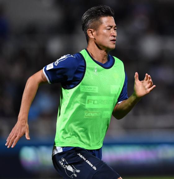 El futbolista más viejo del mundo cumple 58 años: su club actual y desliza cuándo podría retirarse