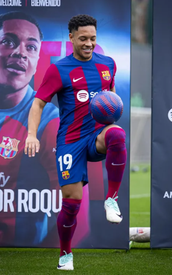 Así fue la presentación oficial de Vitor Roque con el Barcelona tras su debut: el gran ausente y quiénes lo acompañaron