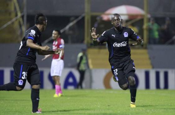 Alberth Elis, Nestor Martinez, Fredixon Elvir, durante el clÃ¡sico Marathon vs Olimpia, Torneo Apertura 2014. Foto Wendell Escoto
