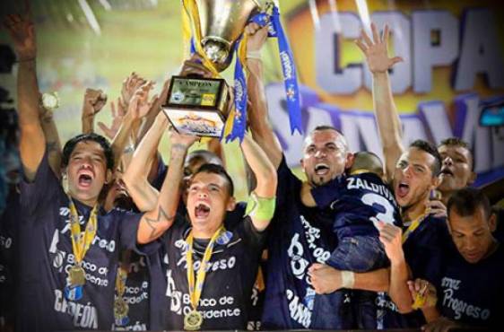 Luis Alvarado era el capitán del Honduras Progeeso campeón en el 2015.