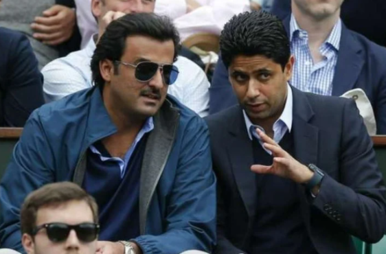 Bin Hamad Al Thani, dueño del PSG, junto a Nasser Al-Khelaifi, presidente del club.