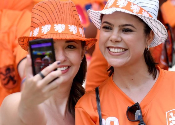 Ambiente en Fortaleza previo al Holanda-México