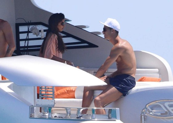Cristiano Ronaldo sigue bien acompañado en sus vacaciones en Ibiza