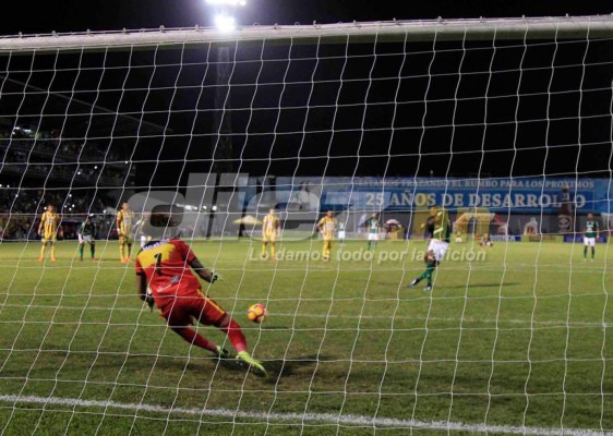NO SE VIO EN TV: El perro, el colado y el berrinche de Vargas en el Morazán