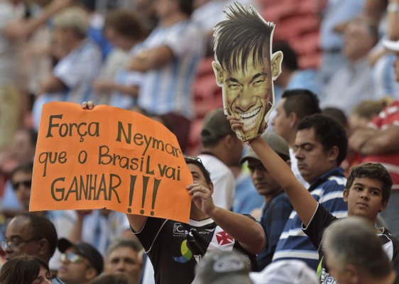 La trágica lesión de Neymar en imágenes.