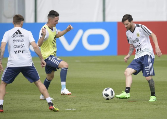 El beso de Jorge Sampaoli a Lionel Messi en su día de cumpleaños