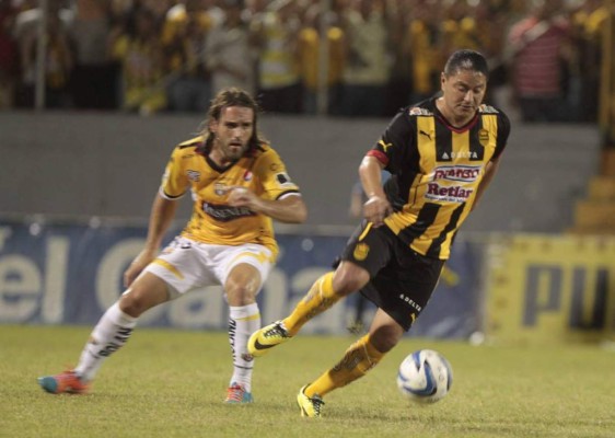 Los futbolistas irreconocibles con las camisetas de otros equipos