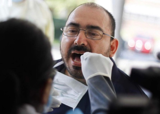 Cabinas móviles se instalan en El Salvador para realizar pruebas de coronavirus