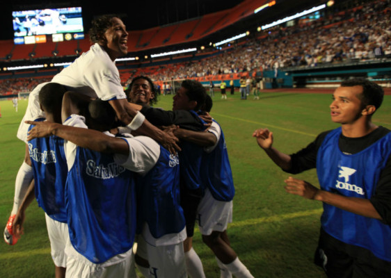 Honduras 1 vr Perú 2, en Miami el 18 de Noviembre 2009.