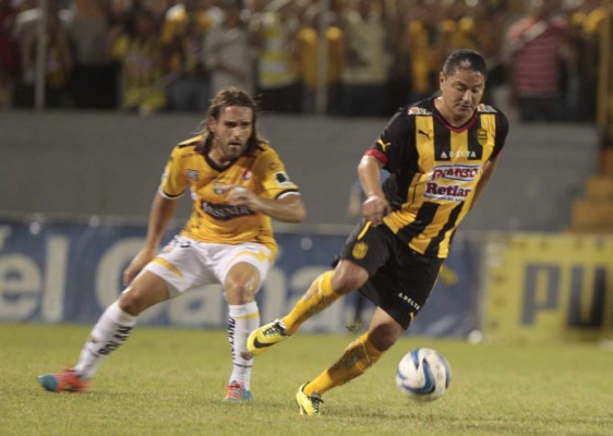 ¡Increíble! Cuando un ídolo se pone la camiseta de otro equipo