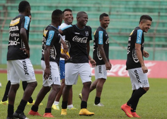 Carlo Costly está descartado para los juegos ante Japón y China