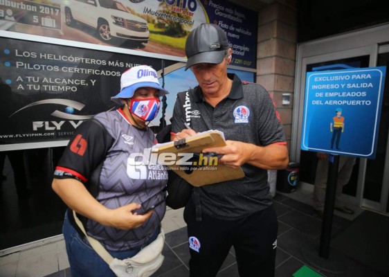 ¡Cánticos y nuevo look! La partida de Olimpia rumbo a Orlando para enfrentar al Montreal Impact
