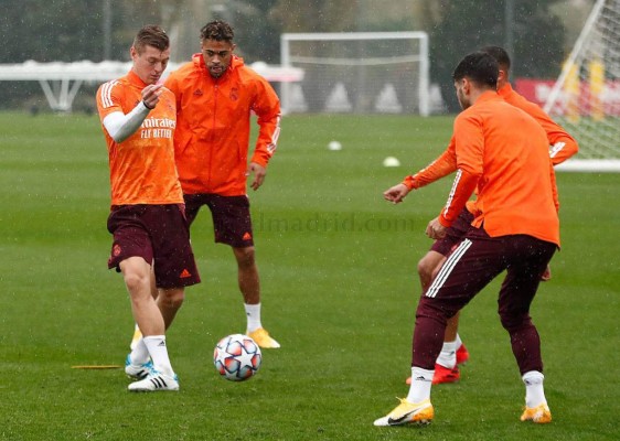 Nuevo integrante y bajo la lluvia: Así fue el entrenamiento del Real Madrid previo a la Champions&nbsp;&nbsp;
