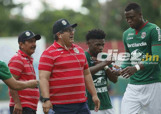 FOTOS: Así se comunicó Héctor Vargas con Luis Ayala para poder dirigir