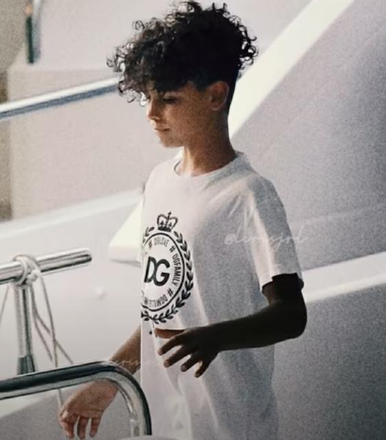 ¡Le gusta vestir caro! La vida de lujos que tiene Cristiano Ronaldo JR por su papá y así fue presentado en el United