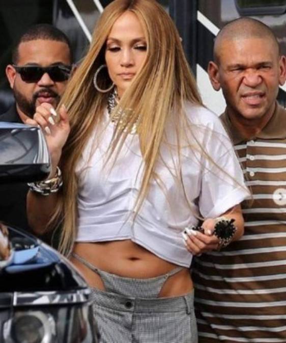 ¡Un pantalón-tanga! Jennifer Lopez sorprende luciendo polémica vestimenta