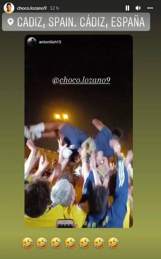 Choco Lozano como todo un ídolo: Así fue la “loca” celebración de los jugadores del Cádiz con su afición
