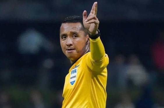 Iván Barton dirigió en el Azteca el polémixo México 2-0 Honduras.