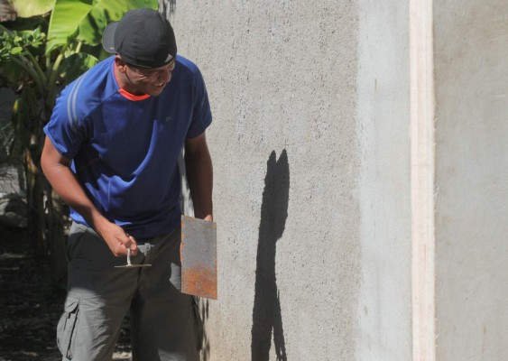 FOTOS: Así es la vida como albañil del defensa Henry Clark