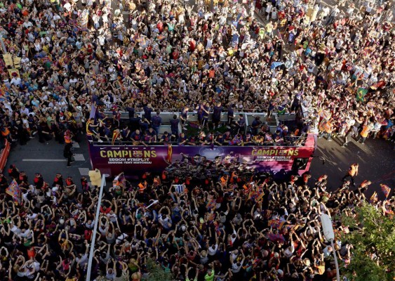 Barcelona celebra en su ciudad el título de Champions